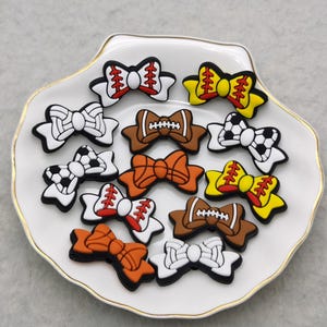 シリコンビーズ フットボール 野球 バスケットボール ラグビー サッカー バレーボール ソフトボール リボン結び フォーカルビーズ DIY チャーム ペンパーツ XS1185