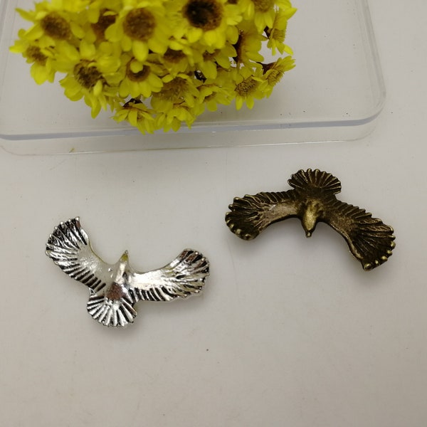 6 / 20 pieces , metal eagle hawk vulture falcon bird pendant charm , jewelry earring necklace DIY finding antique bronze silver color XM0348