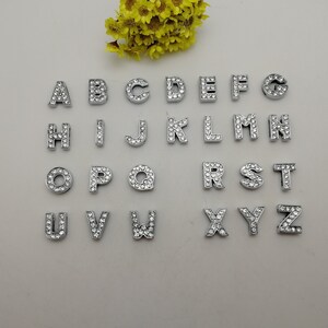 26/100 Uds. Color plateado imitación diamante cristal Diamante de imitación deslizador letras del alfabeto en mayúsculas abalorio hecho a mano joyería Metal encontrar XM0657
