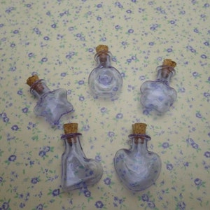 Mini bottiglia di vetro piccola di colore viola da 2/10 pezzi con tappo in sughero, fiala di vetro, ciondolo bottiglia di desiderio per festa di nozze, opzione 5 forme XB0022