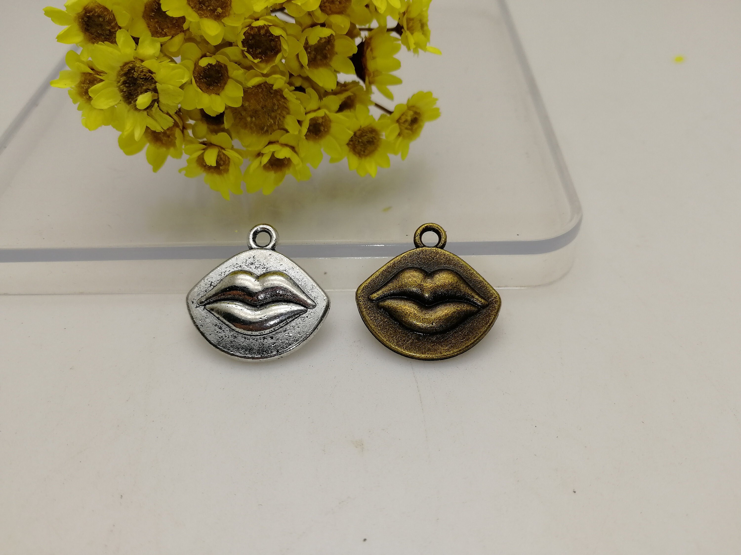 ⭐︎YMR⭐︎ 6/20 Pieces Metal Lip Mouth Pendant Necklace Earring Keychain