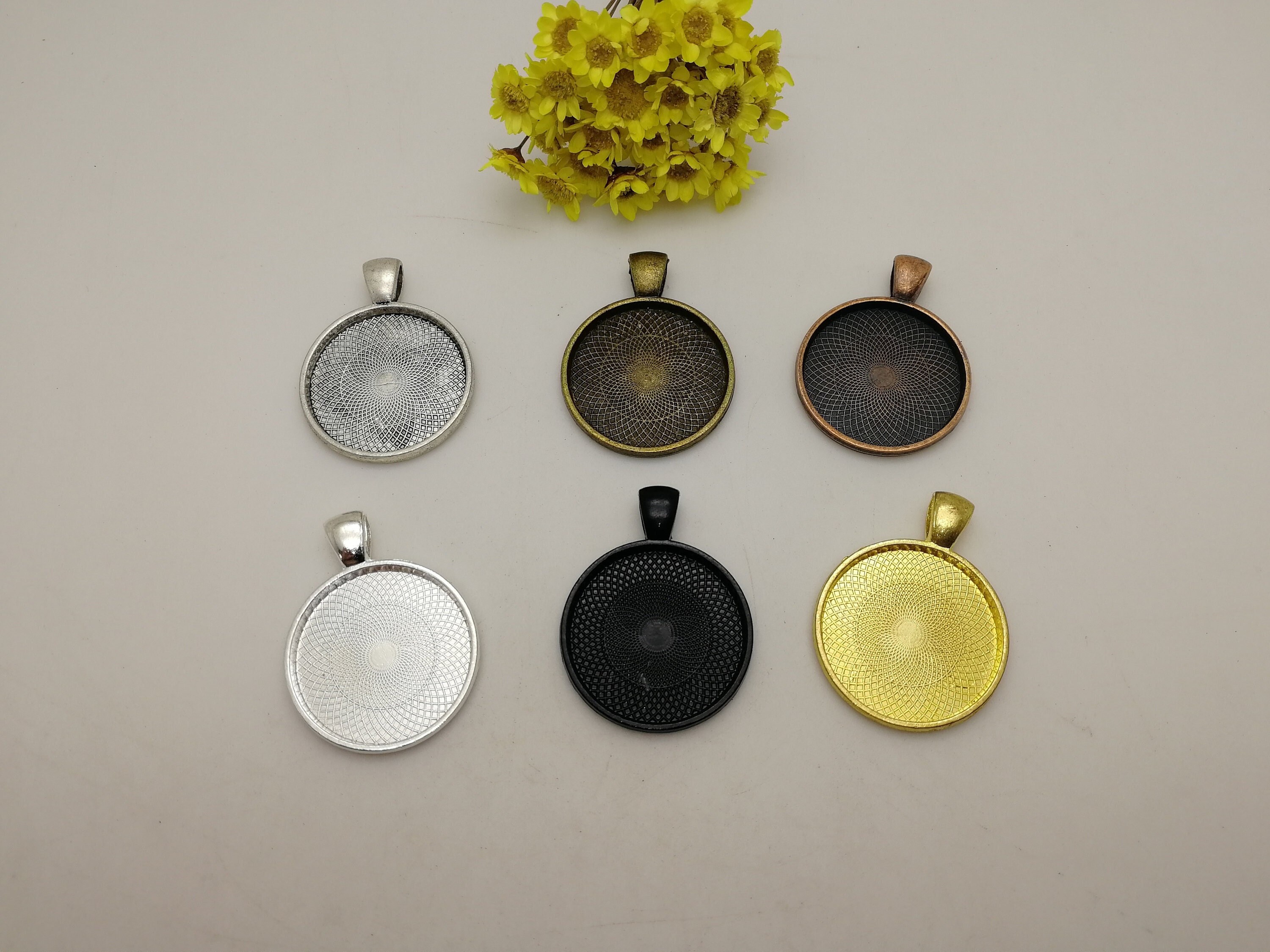 アクセサリー Kartoon 6/20 Pieces 25 MM Round Match Metal Cameo Cabochon Base