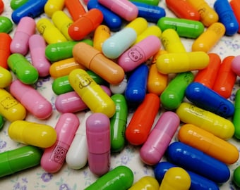 30/100/500 pieces mix color wish message animal pill capsule charm with blank paper note inside , happy secret love pill bead finding XP0053