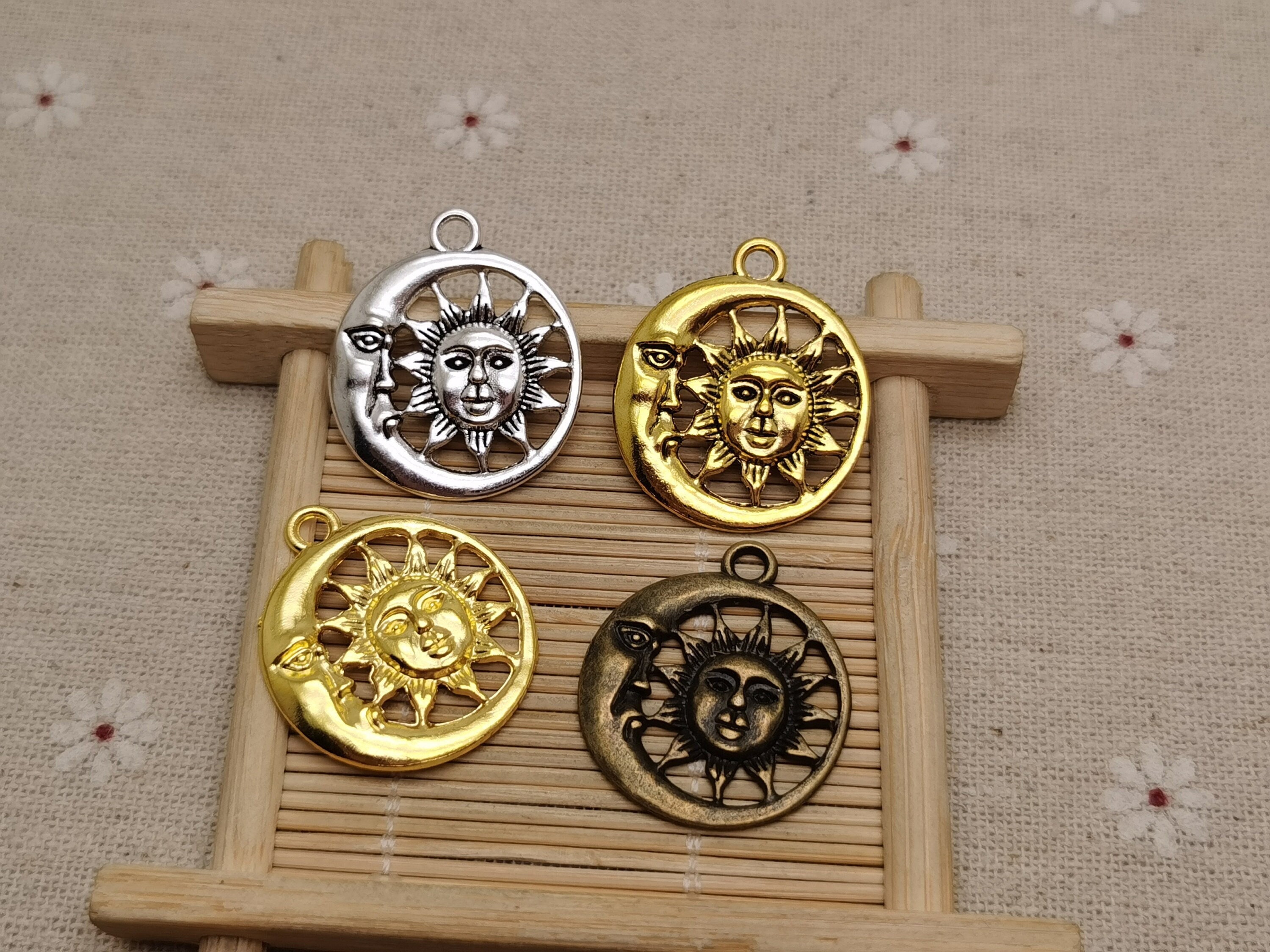 6/20 Pieces Metal Sun Moon Pendant Necklace Earring Keychain 6/20 Pieces Metal Sun Moon Pendant Necklace Earring Keychain