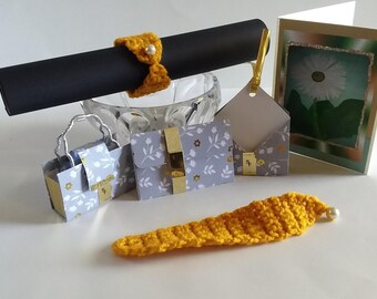 Coffret cadeau en papier fait main, carte de voeux, bracelet au crochet, petit sac à main