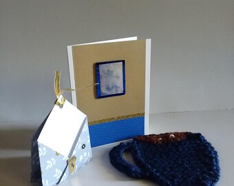 Coffret cadeau Me Time : sous-verre au crochet, porte-cartes d'art aquarelle et porte-sachet de thé, bleu