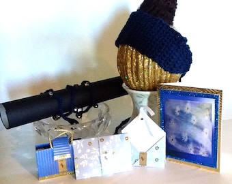 Jeu de cartes bleues faites main : carte aquarelle, porte-monnaie en papier, bracelet au crochet