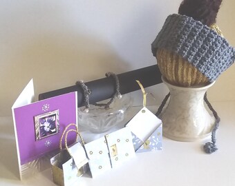 Coffret cadeau fait main 6 pièces : carte, sac à main, porte-thé, bandeau gris et bracelet