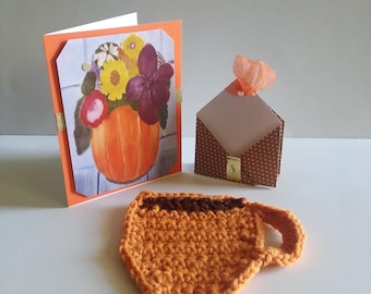 Coffret cadeau Sweet Little Pumpkin : dessous de verre au crochet, carte aquarelle, support pour sachet de thé