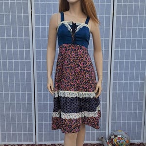 1970&#39;s Vintage Darling cotton Calico Prairie sundress dress lace up top sz Small