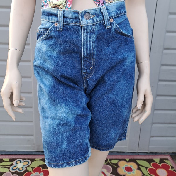 Vintage 80s Levis  Denim shorts  High Waist  vintage   Waist 29  in