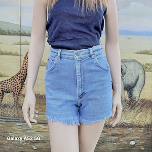Vintage 70&#39;s LEE  High waisted stretch denim shorts  Waist 25 inch