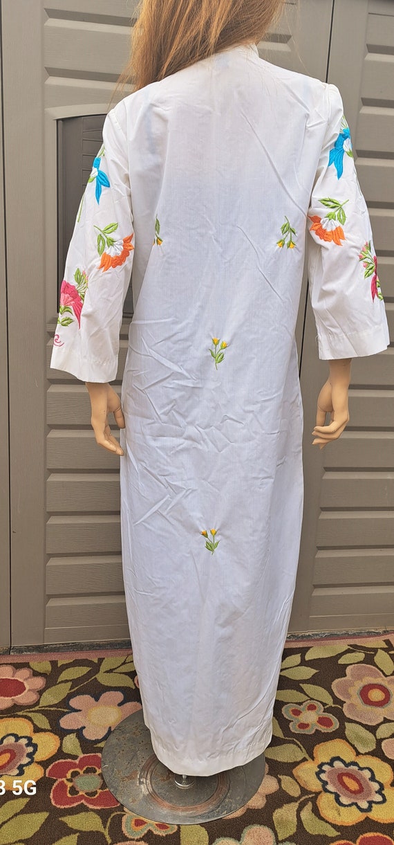 Vintage 70s Chuchi embroidered flowers  maxi dres… - image 2