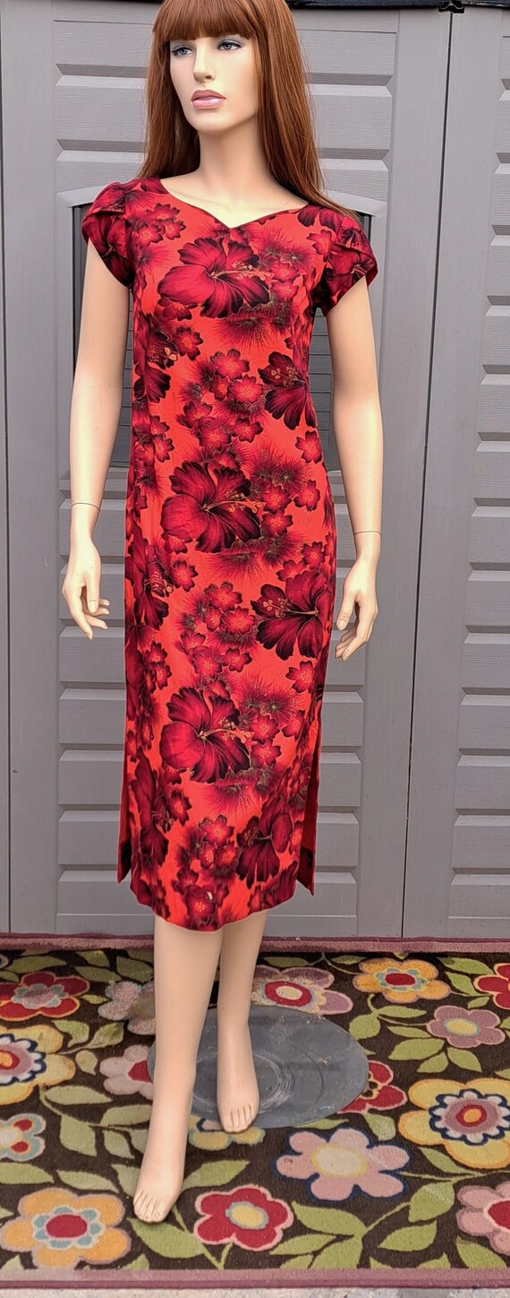 1960's Lovely Red Hibiscus Vintage 60's floral pri