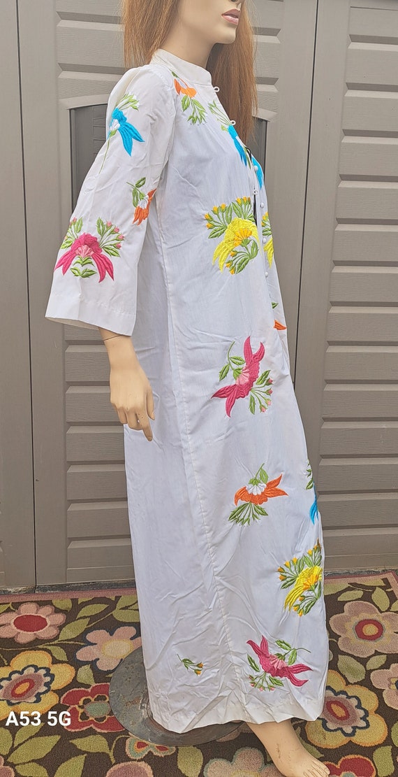 Vintage 70s Chuchi embroidered flowers  maxi dres… - image 6