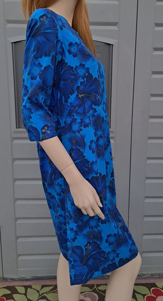 1960&amp;#39;s Royale Blue Hibiscus Vintage 60&amp;#39;s floral print… - Gem