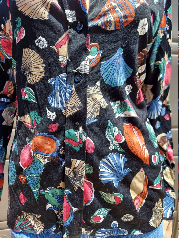 Vintage 70's adorable seashell shirt top  buttons… - image 3