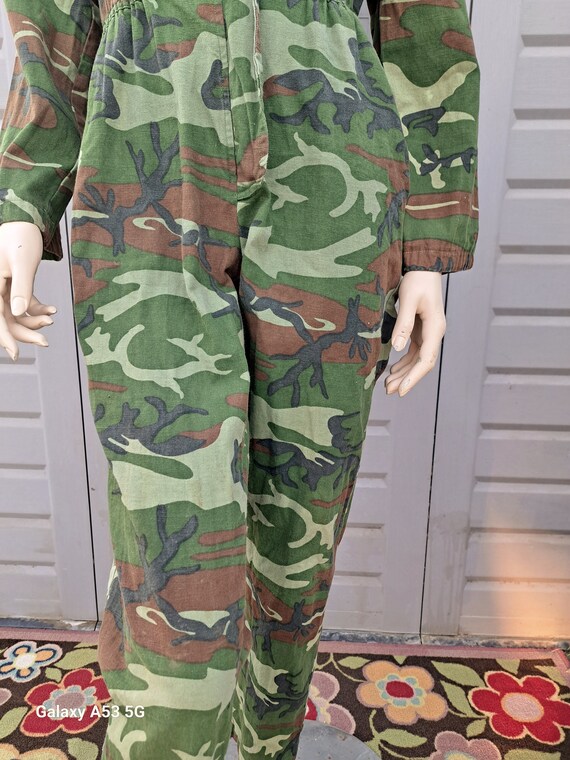 AWESOME Vtg 60's 70's camoflauge cotton jumpsuit … - image 3