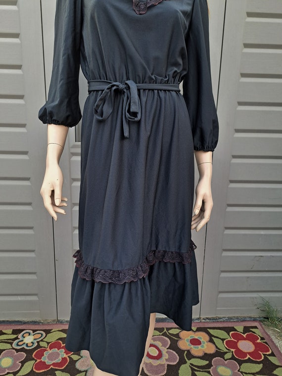 Vintage 1970's Black  dress with Victorian style … - image 4