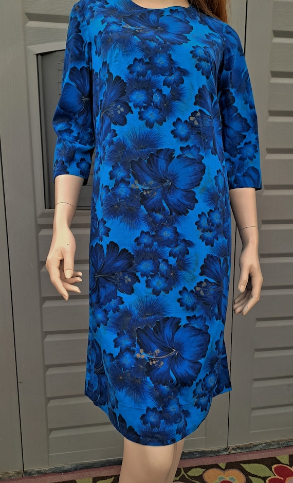1960&amp;#39;s Royale Blue Hibiscus Vintage 60&amp;#39;s floral print… - Gem