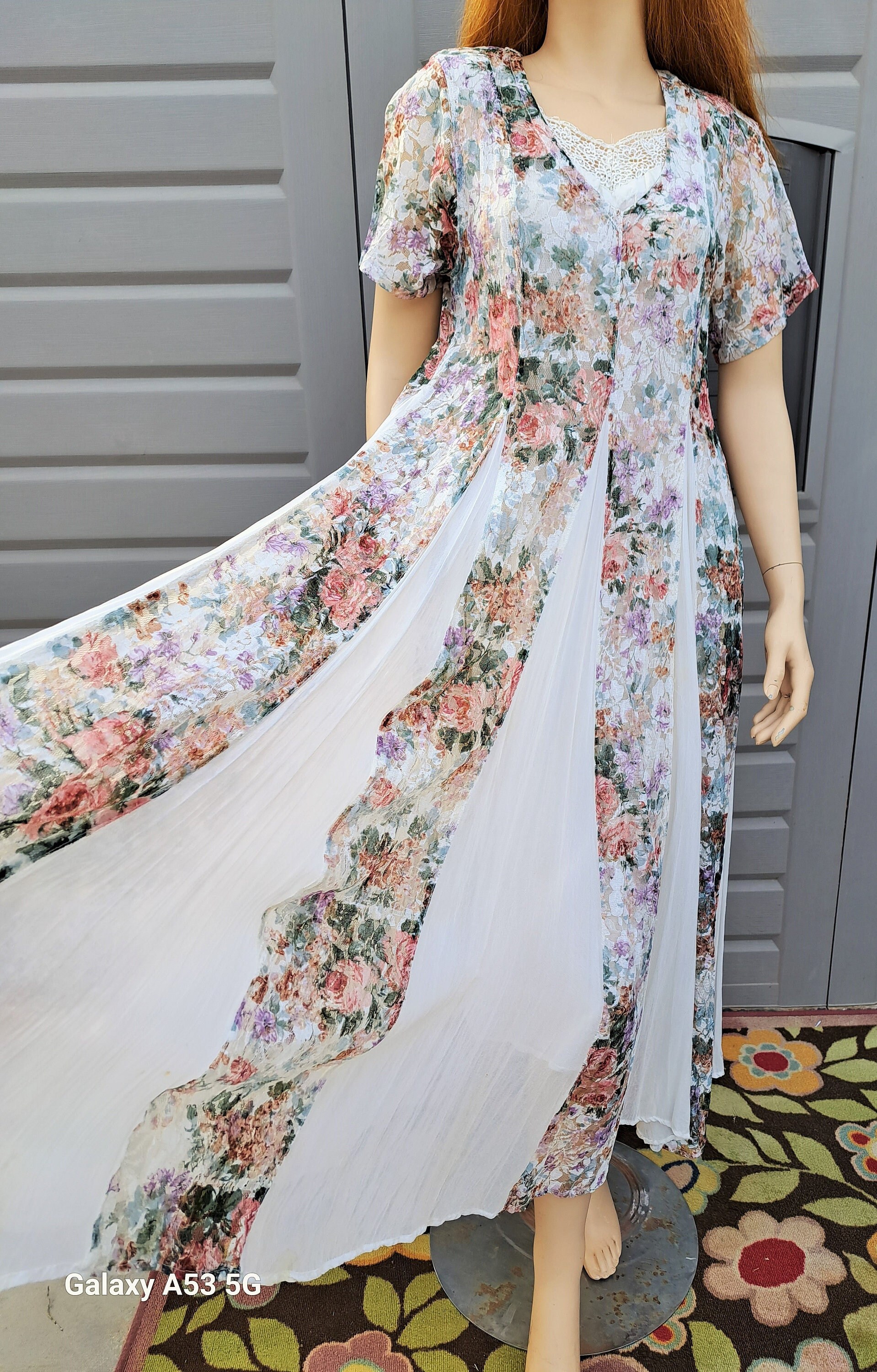 Vintage Nostalgia Gorgeous lace Maxi dress Sz Small