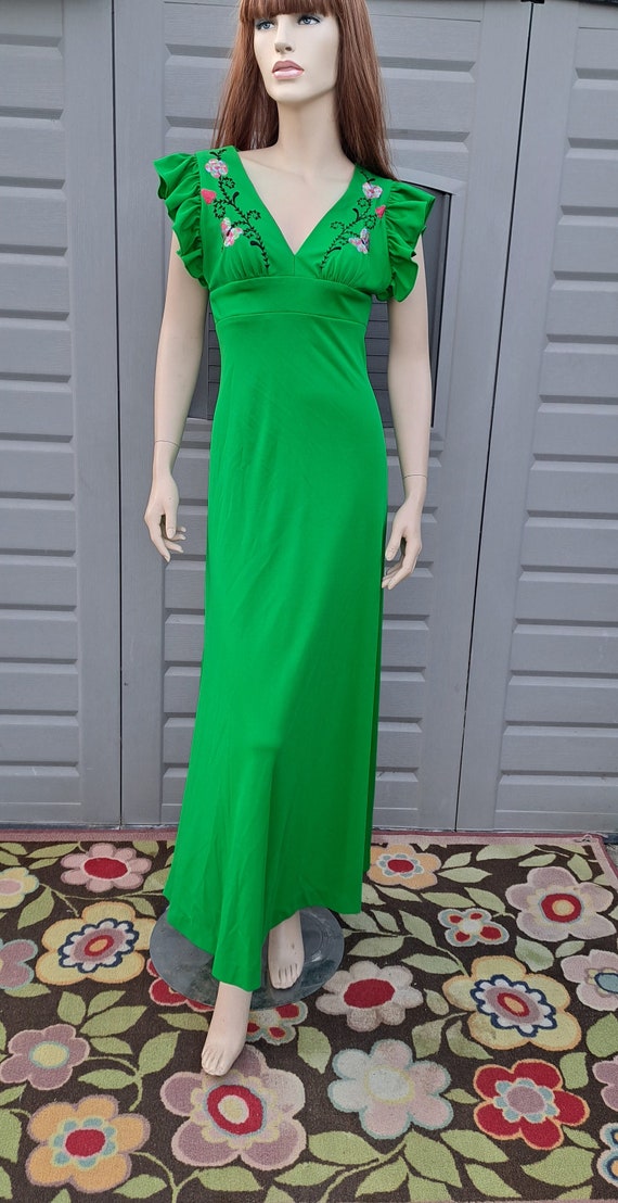 1970's gorgeous Green embroidered maxi dress Open 