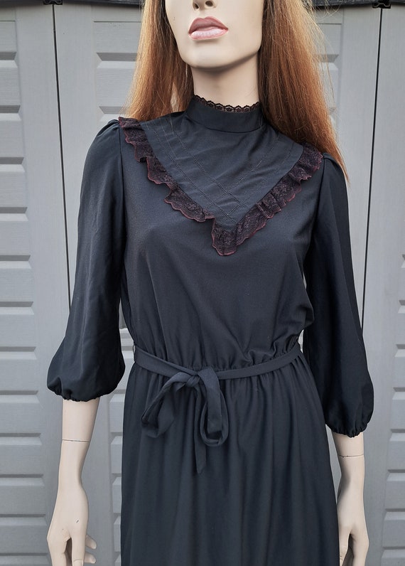 Vintage 1970's Black  dress with Victorian style … - image 3