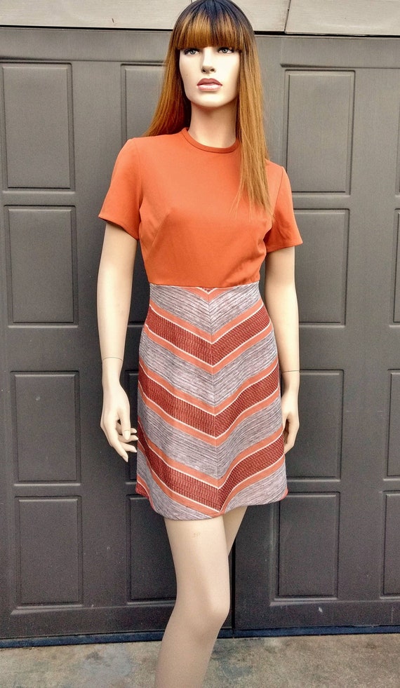 Vintage 60's Chevron MOD mini dress Sz Small - image 1