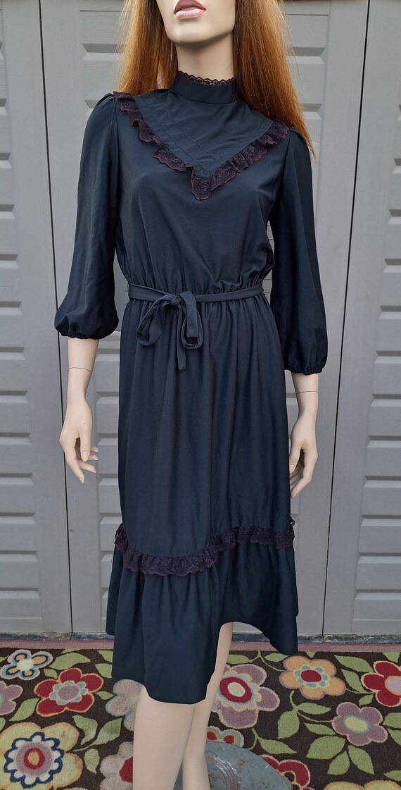 Vintage 1970's Black  dress with Victorian style … - image 2