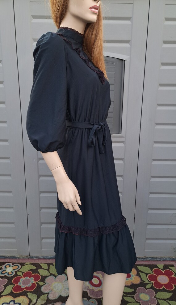 Vintage 1970's Black  dress with Victorian style … - image 9