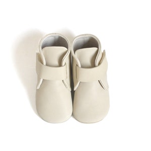 Bottines en cuir ivoire pour bébé, Chaussures de semelle douce de fille de bébé, bottines en cuir de bébé, bottines de nouveau-né, cadeau de douche de bébé, chaussures de berceau en cuir