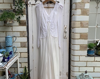 Vintage long white wedding dress with train size S UK 10