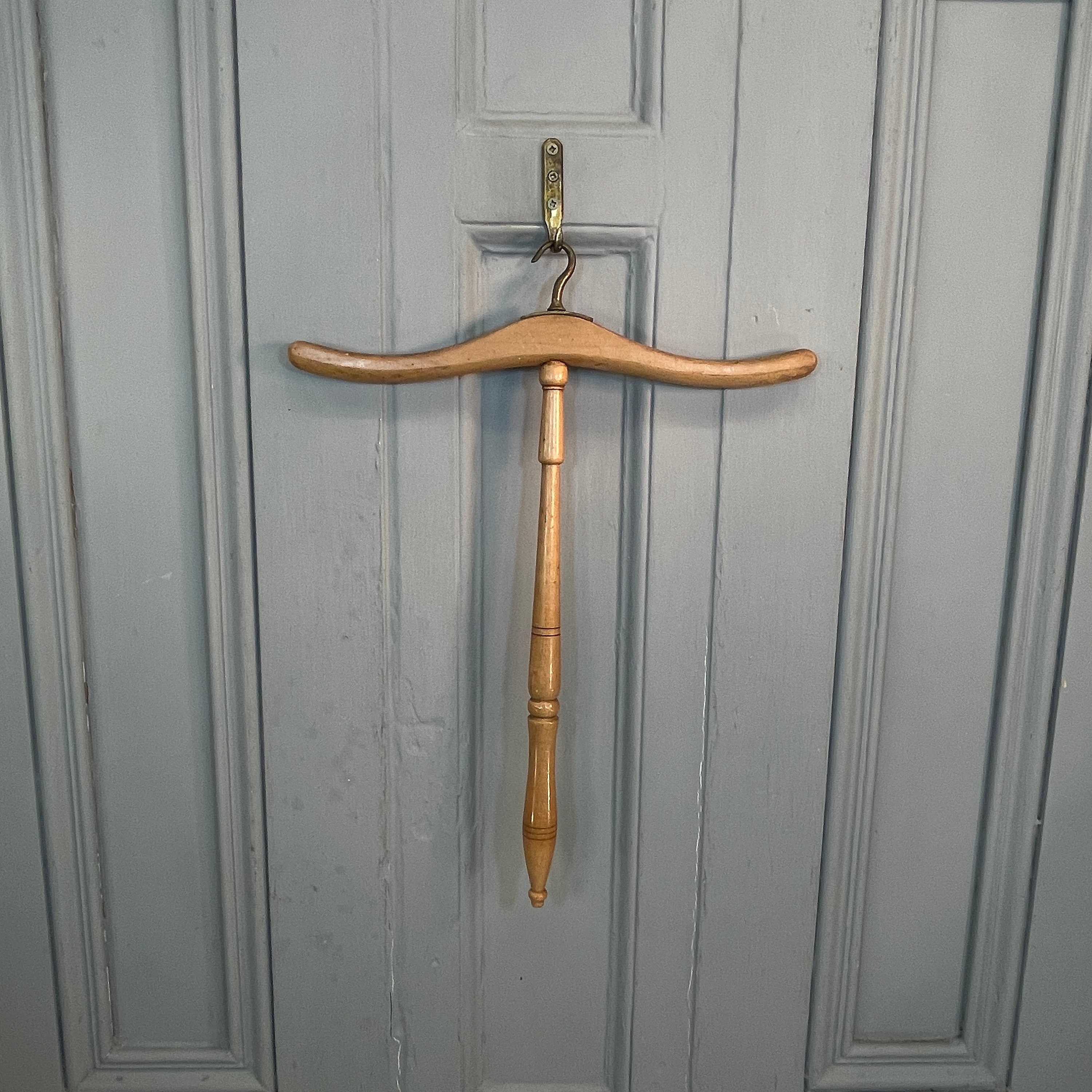 ａ Antique Victorian Turned Wooden Shop Long Handled Coat Hanger