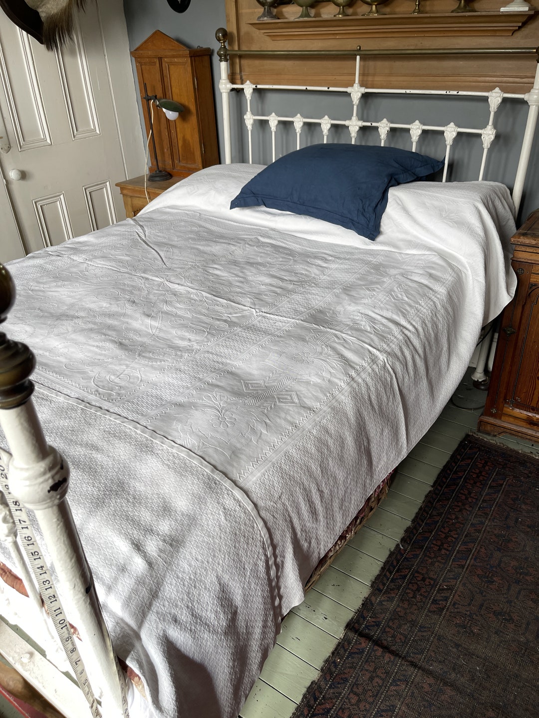 Antique English White Cotton Marcella Double Bedspread Throw Bed Cover