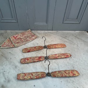 Set of 3 vintage coat hangers coathangers in travel bag
