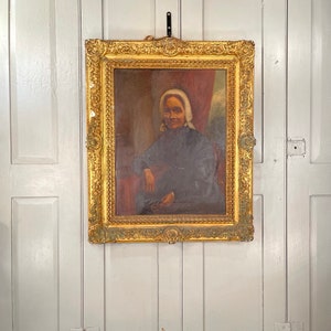 Retrato antiguo de una señora mayor con cofia blanca en pintura al óleo victoriana.