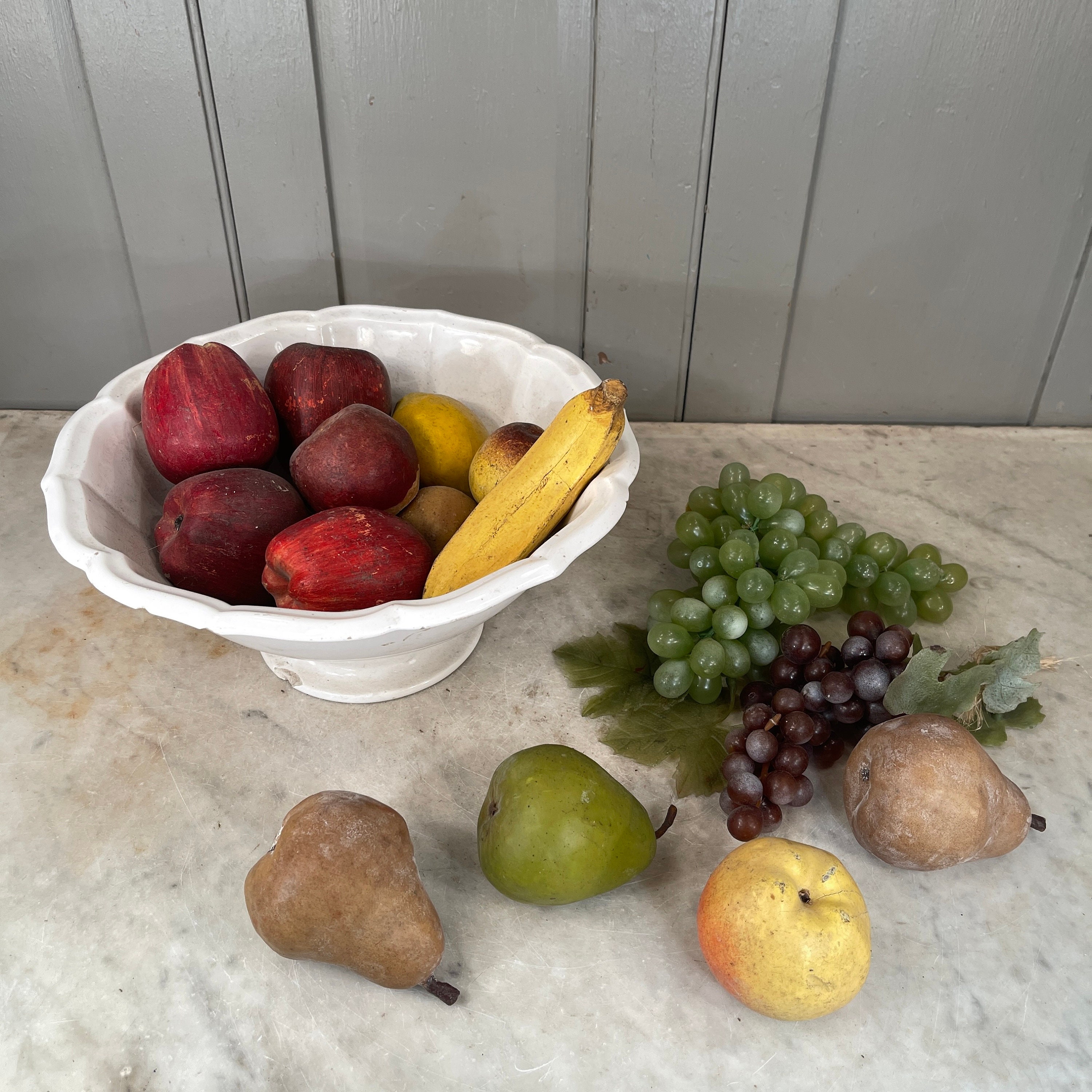 アンティークのフランス製ジアンの白い陶器のフルーツボウル（ワックス