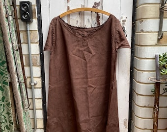 Antieke Franse melkchocolade bruine linnen jurk nachthemd initialen CL maat L