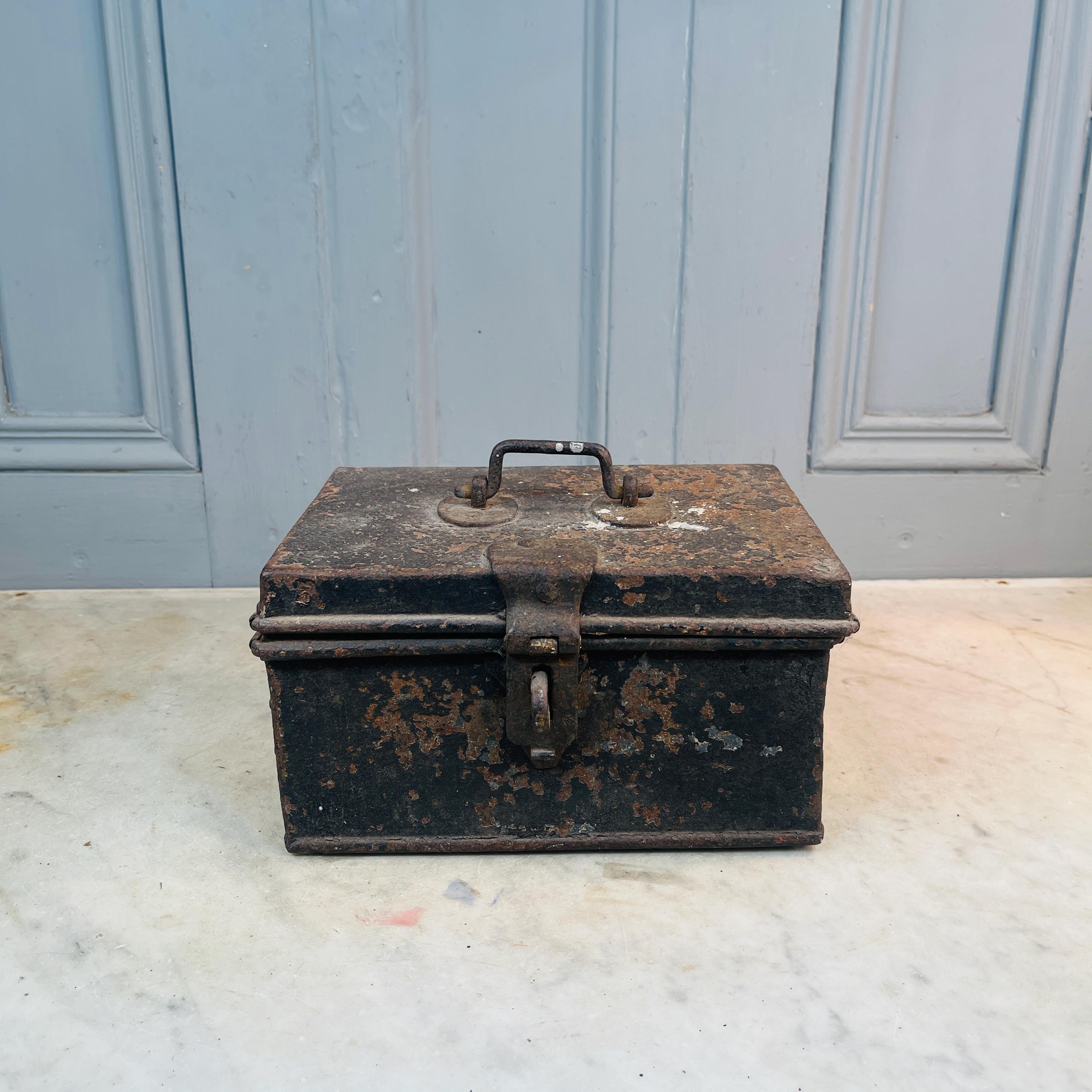 ヴィンテージアイアンボックス Antique Victorian Steel Strong Box - Etsy