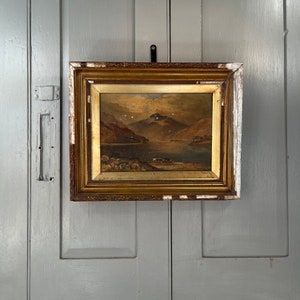 Pintura al óleo de un antiguo paisaje victoriano de un lago escocés con vacas, de John Ritchie.