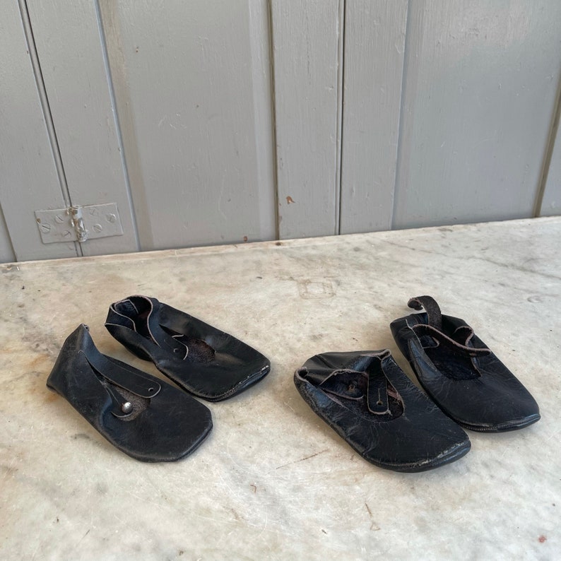 Couple of pairs of antique vintage Dutch handmade small childs black leather shoes display only image 2