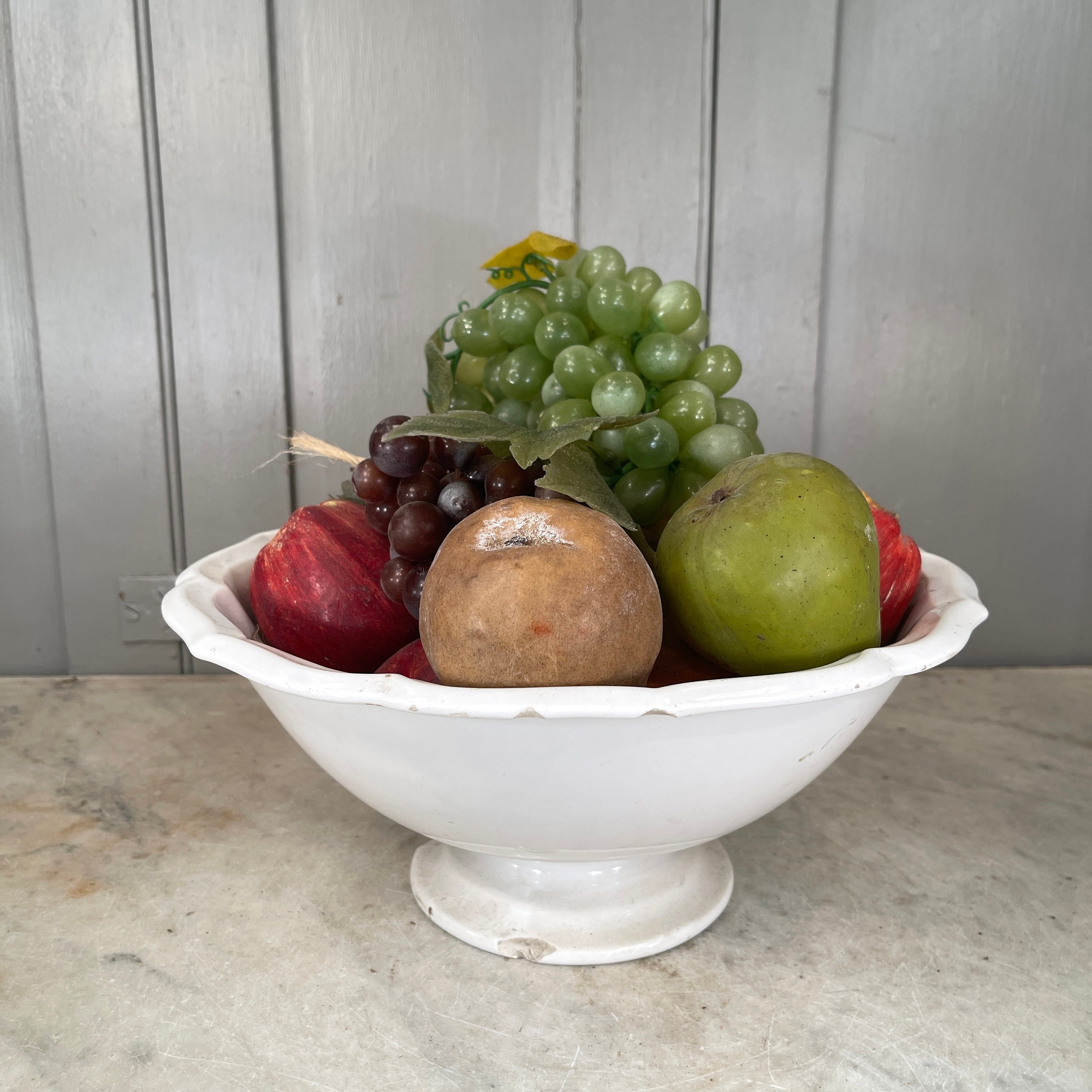 フランスアンティーク　フルーツボウル アンティークのフランス製ジアンの白い陶器のフルーツボウル（ワックス