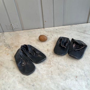 Couple of pairs of antique vintage Dutch handmade small childs black leather shoes display only image 7