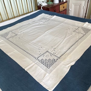 Antique white cotton tablecloth with lace detail