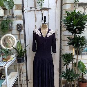 Vintage Sefton dark blue shift dress with white lace detail size S/M