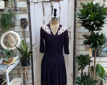 Vintage Sefton dunkelblaues Etuikleid mit weißer Spitze Gr S/M