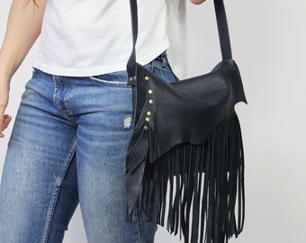 Bolso bandolera de piel hecho a mano con flecos: Bolso hobo azul marino