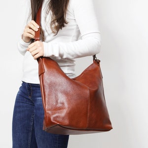 Cognac Leather Hobo Bag: Everyday Shoulder Bag with Zipper