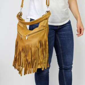 Sac bandoulière en cuir marron camel à franges : sac à main hobo bohème