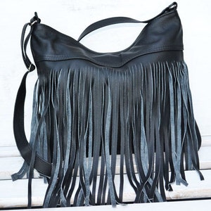 Borsa a tracolla con frange in pelle nera fatta a mano: borsa a tracolla boho con cerniera
